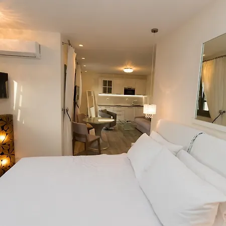 Aparthotel Faces Art